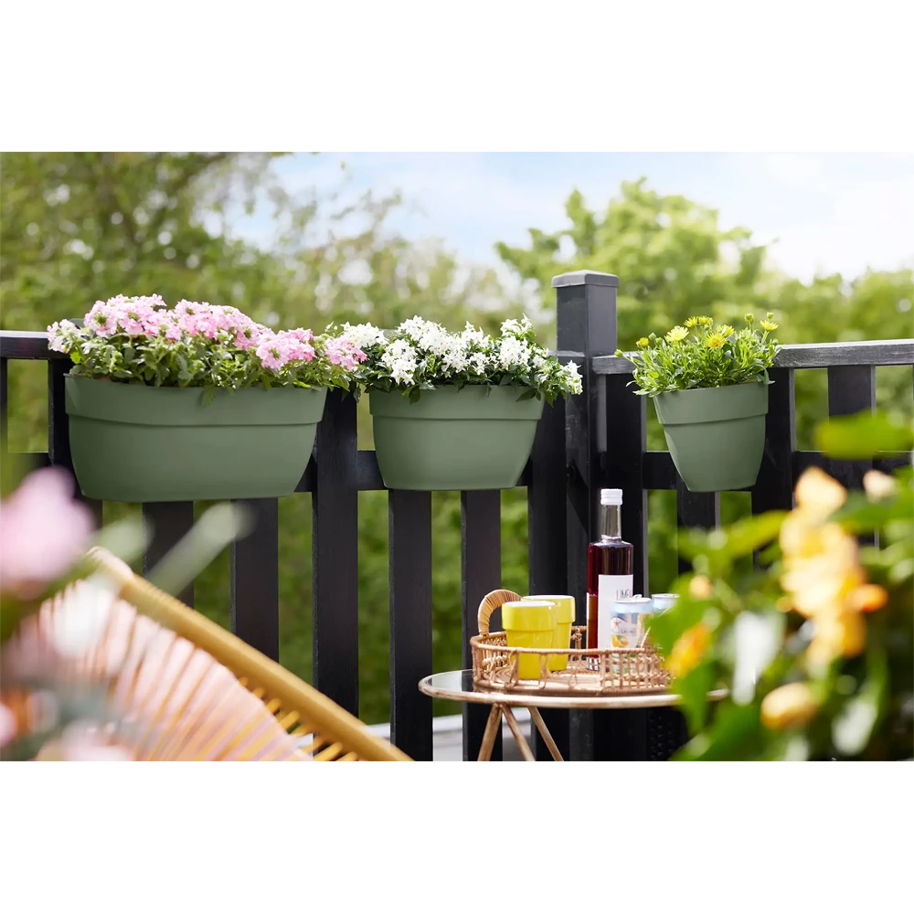 Elho Balkonbak Vibia Campana Easy Hanger Large - Pistache Groen 7 Elho Balkonbak Vibia Campana Easy Hanger Large - Pistache Groen - Afbeelding 5