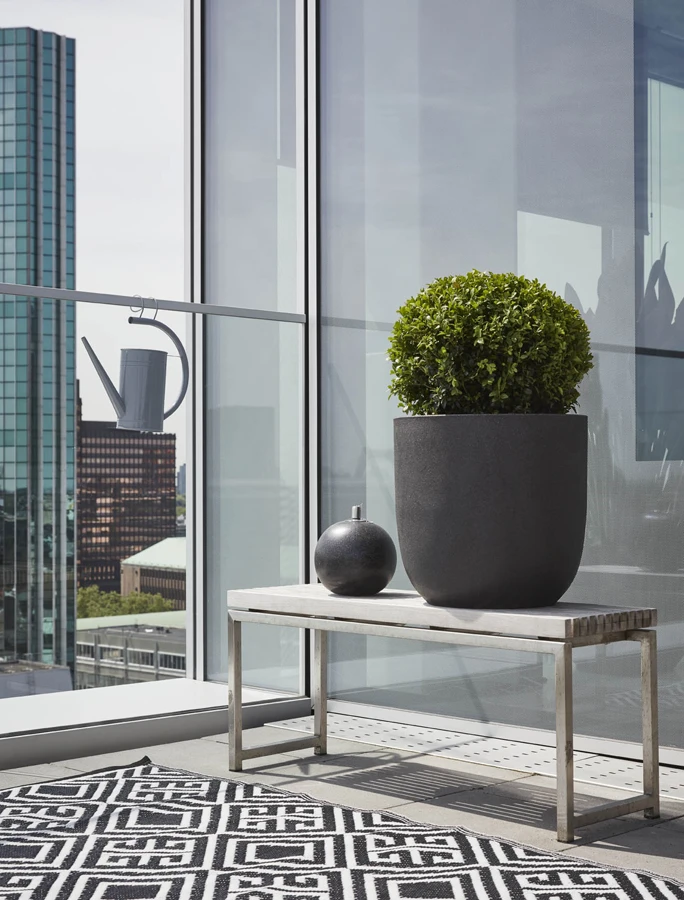 Capi Bloempot Bol Lux Terrazo - D54 X H52cm - Zwart 4 Capi Bloempot Bol Lux Terrazo - D54 X H52cm - Zwart - Afbeelding 2