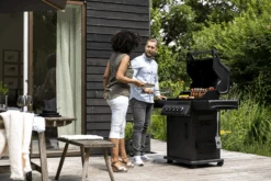 Napoleon Phantom Rogue SE 425 - Mat Zwart Met RVS Roosters - Gas Barbecue -Gardena Verkoop napoleon phantom rogue se 425 mat zwart met rvs roosters gas barbecue 7 7